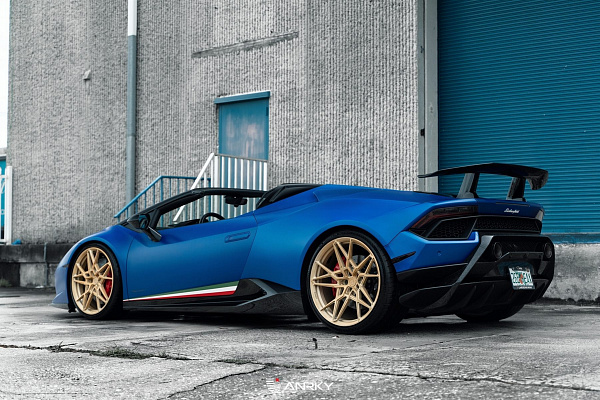 Фото дисков Anrky S1-X2 Сатиновое золото на Lamborghini Huracan