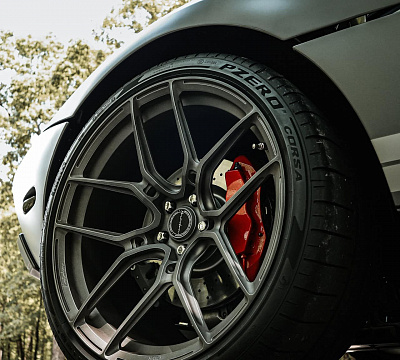 Фото дисков Brixton Forged CM5-R на Ford GT I