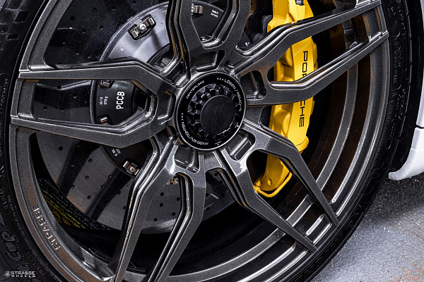 Фото дисков Strasse Wheels SV4 Deep Concave Monoblock Глянцевый графит на Porsche 911 VII