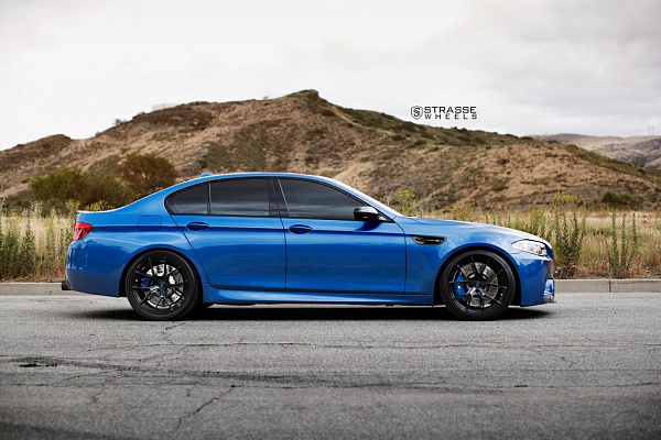 Фото дисков Strasse Wheels SM5R Deep Concave Monoblock Другой цвет на BMW 5/M5 (F10)