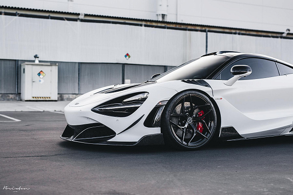 Фото дисков Brixton Forged PF5 Черный глянец на McLaren 720S