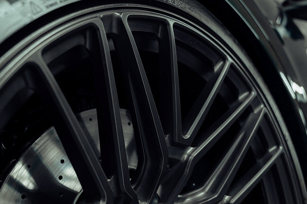 Фото дисков Brixton Forged VL4 Сатиновый темный лак на Audi Q8