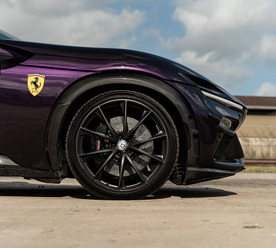 Фото дисков HRE P204 на Ferrari Purosangue