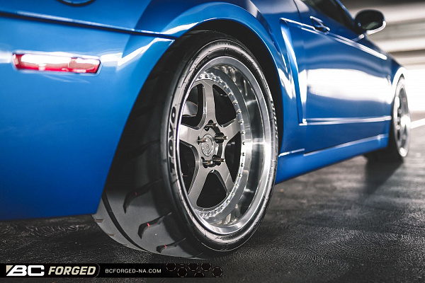Фото дисков BC Forged LE05 // MLE05 Глянцевый графит на Ford Mustang IV
