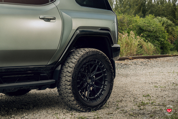 Фото дисков Vossen LC3-01 Черный глянец на GMC Hummer EV