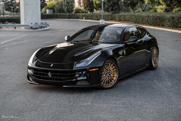 Фото дисков Brixton Forged HS1 Сатиновое темное золото на Ferrari FF