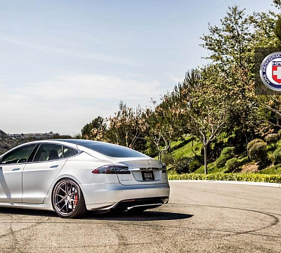 Фото дисков HRE P101 на Tesla Model S