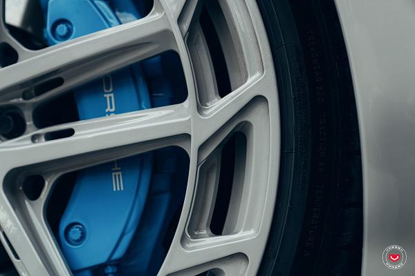 Фото дисков Vossen LC3-03T Глянцевый графит на Porsche Taycan I