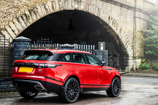 Фото дисков Kahn RS-2 Черный глянец на Land Rover Range Rover Velar
