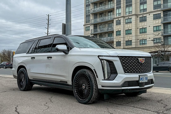 Фото дисков Giovanna Tulum Черный глянец на Cadillac Escalade V