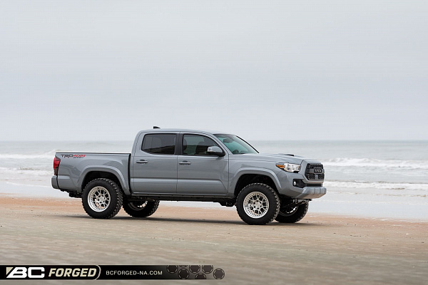 Фото дисков BC Forged LE72 // MLE72 Глянцевый лак на Toyota Tacoma III