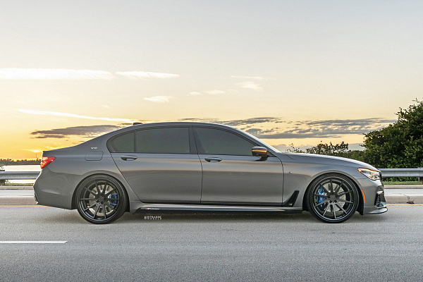 Фото дисков Strasse Wheels R10 Deep Concave FS Черный сатин на BMW 7 (G11/G12)