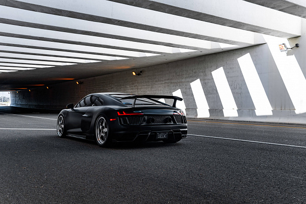 Фото дисков HRE 527 Глянцевый темный лак на Audi R8 (4S)