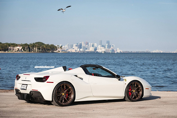 Фото дисков HRE P201 Глянцевая бронза на Ferrari 488