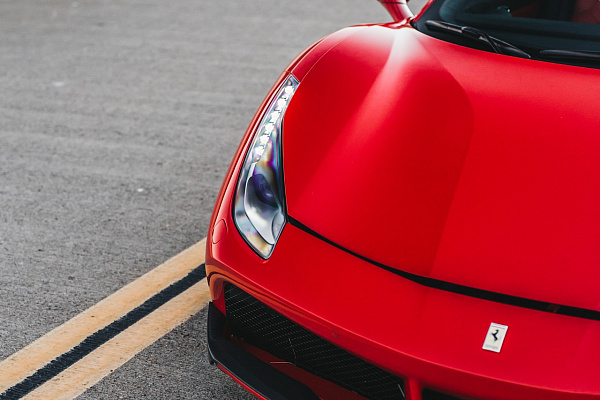 Фото дисков Brixton Forged PF5 Черный глянец на Ferrari 488
