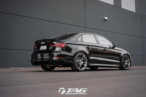 Фото дисков HRE FF04 Серебро на Audi A/S/RS 3 (8V)