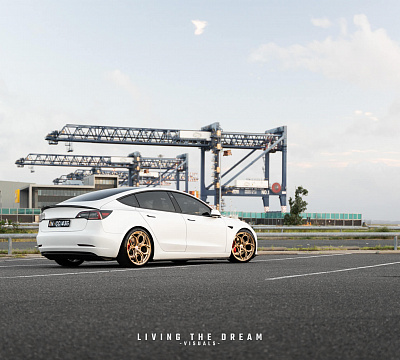 Фото дисков HRE P111SC на Tesla Model 3