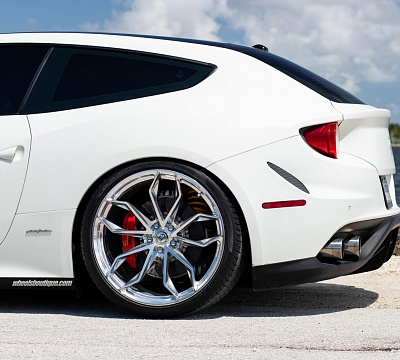Фото дисков HRE P201 на Ferrari FF