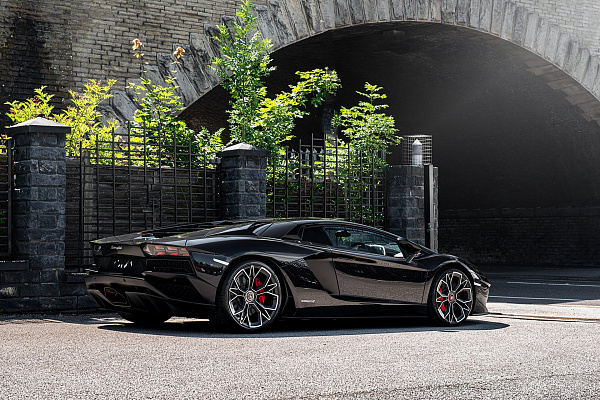 Фото дисков Kahn Type 53 Алмазная проточка на Lamborghini Aventador