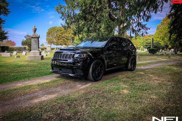 Фото дисков Anrky AN12 Черный сатин на Jeep Grand Cherokee IV