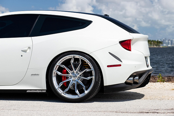Фото дисков HRE P201 Полированный лак на Ferrari FF