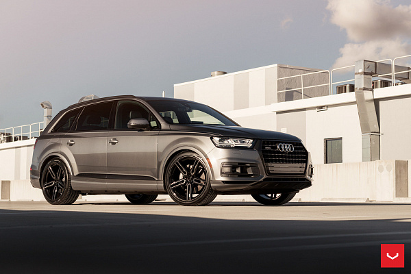 Фото дисков Vossen HF-1 Глянцевый темный лак на Audi Q7 (4M)