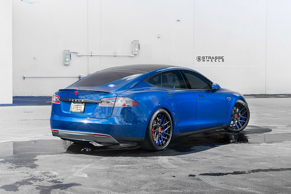 Фото дисков Strasse Wheels SM7T Deep Concave Черный матовый на Tesla Model S