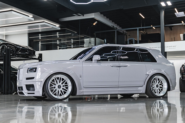 Фото дисков Anrky RS1 Глянцевый лак на Rolls-Royce Cullinan