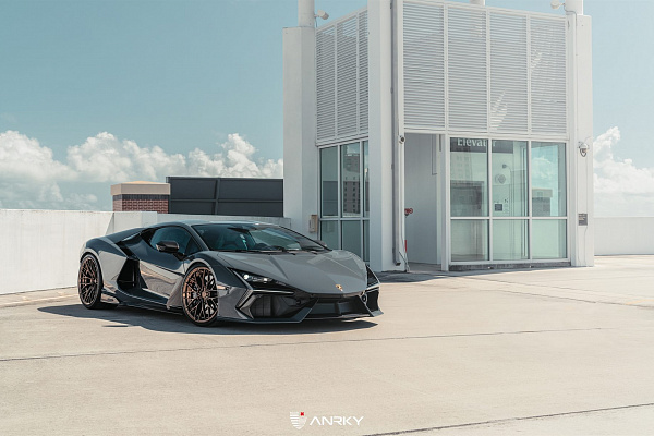 Фото дисков Anrky AN20 Глянцевая темная медь на Lamborghini Revuelto
