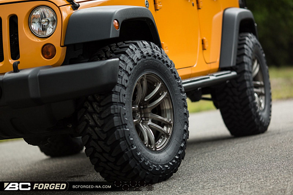 Фото дисков BC Forged RZ01 Глянцевый темный лак на Jeep Wrangler III (JK)
