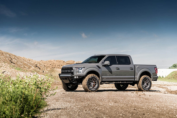 Фото дисков HRE P161 Глянцевый темный лак на Ford F-150 XIII