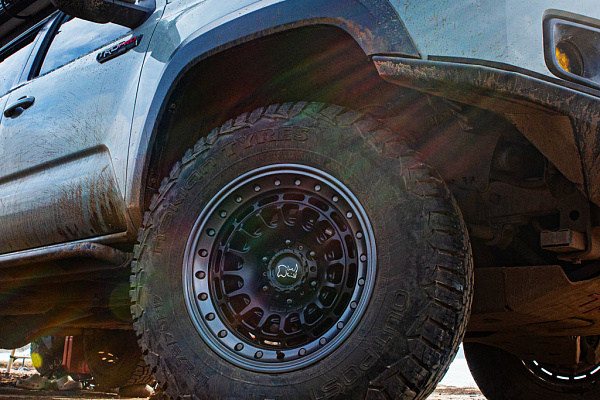 Фото дисков Black Rhino SAHARA  на Toyota Tacoma III