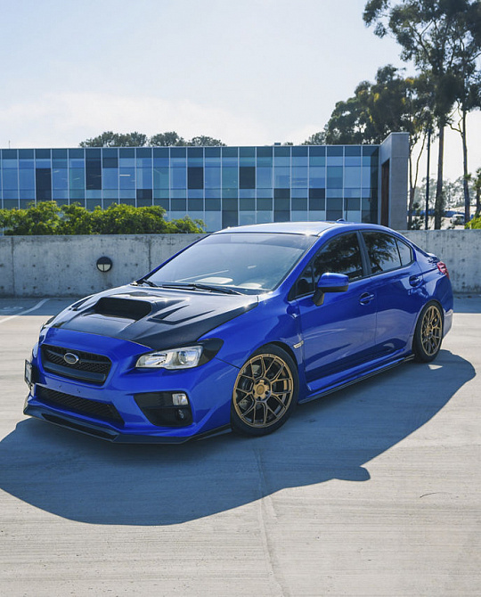 Фото дисков MR147 CM7 Сатиновое золото на Subaru WRX VA