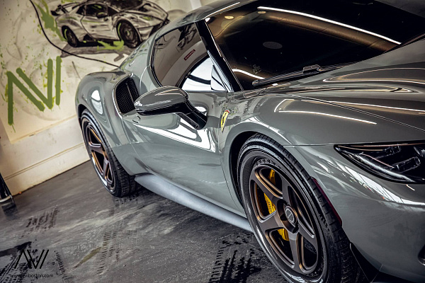 Фото дисков Brixton Forged TR05 Сатиновая бронза на Ferrari 296