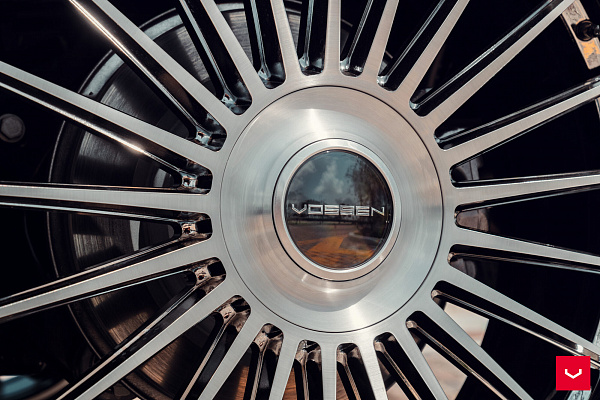 Фото дисков Vossen HF-8 Глянцевый лак на Cadillac Escalade V