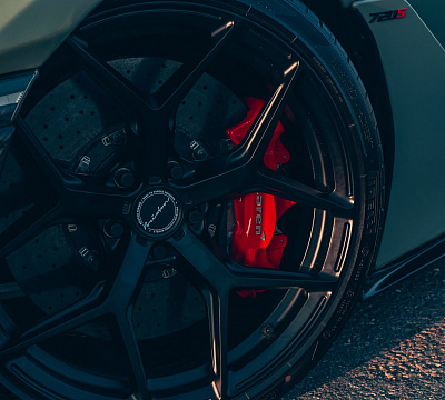 Фото дисков Brixton Forged PF7 на McLaren 720S