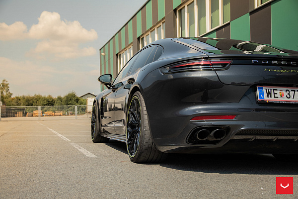 Фото дисков Vossen HF-2 Черный глянец на Porsche Panamera II