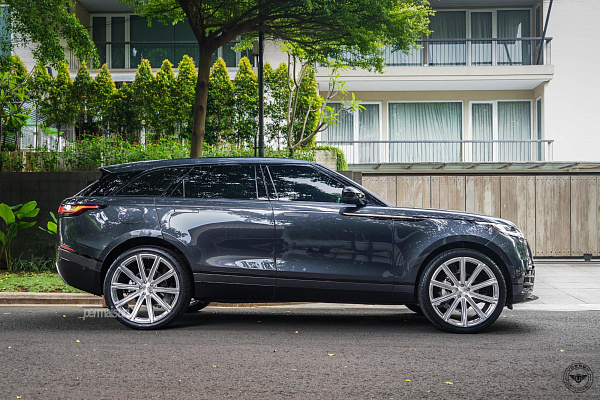 Фото дисков Vossen UV-2 Глянцевый лак на Land Rover Range Rover Velar