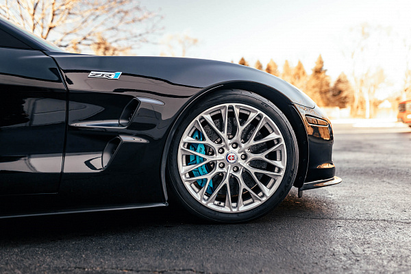 Фото дисков HRE P200 Сатиновый лак на Chevrolet Corvette C6