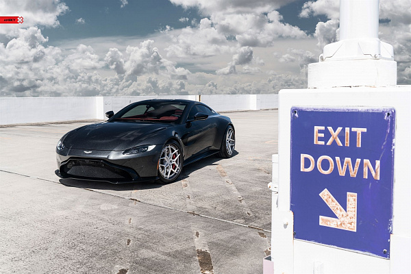 Фото дисков Anrky S3-X4 Сатиновый лак на Aston Martin Vantage 4