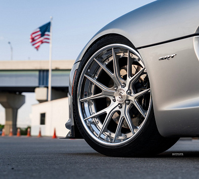 Фото дисков Strasse Wheels SM6R Deep Concave FS на Dodge Viper