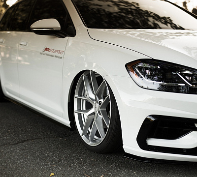 Фото дисков Rotiform FLG на Volkswagen Golf VII