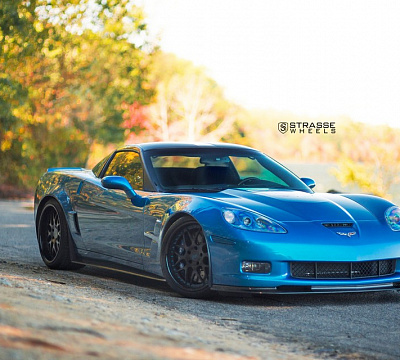 Фото дисков Strasse Wheels SV8 Signature на Chevrolet Corvette C6