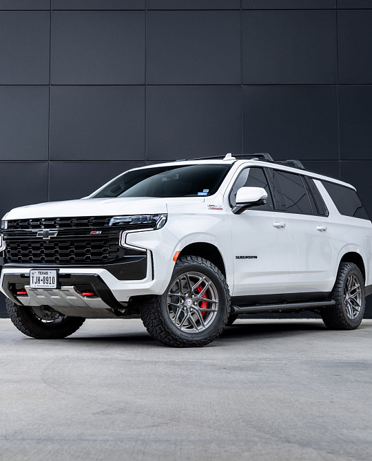 Фото дисков P161 Глянцевый темный лак на Chevrolet Suburban XII