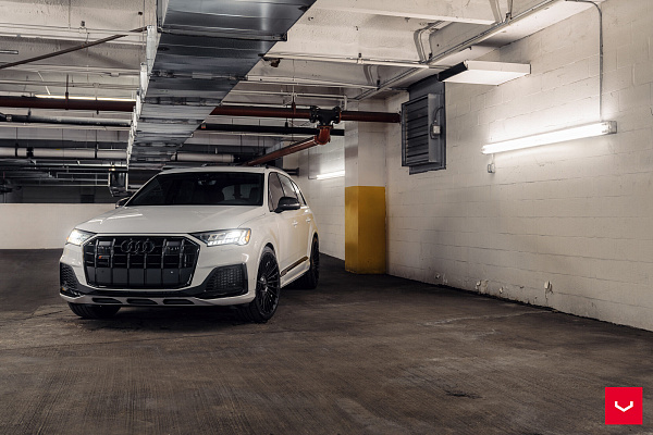 Фото дисков Vossen HF-8 Черный глянец на Audi Q7 (4M)