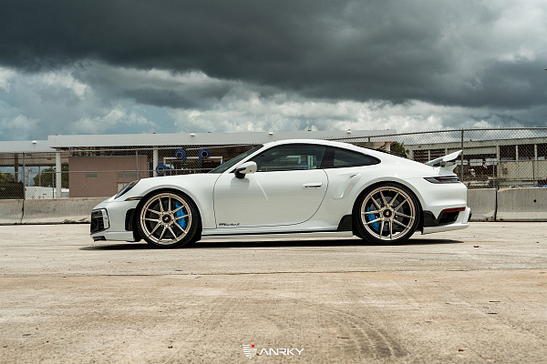 Фото дисков 1886 Wheels XR001 Сатиновая шампань на Porsche 911 VIII