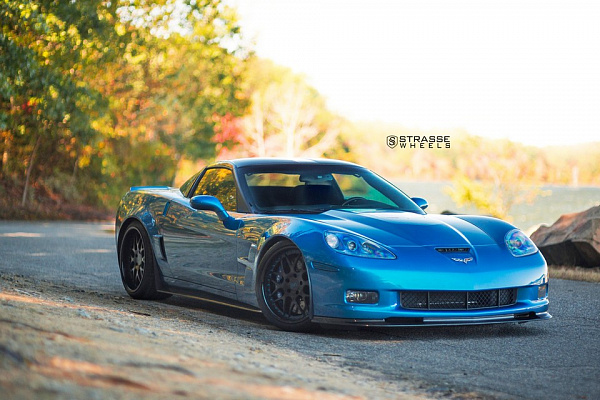Фото дисков Strasse Wheels SV8 Signature Черный сатин на Chevrolet Corvette C6