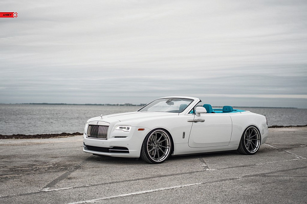 Фото дисков Anrky AN33 Глянцевый темный лак на Rolls-Royce Wraith