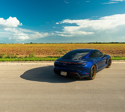 Фото дисков Strasse Wheels SV10 Deep Concave FS на Porsche Taycan I