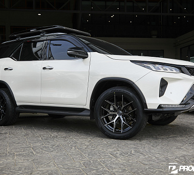 Фото дисков Vossen HF6-4 на Toyota Fortuner II